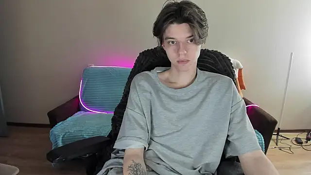 Snapshot of Liam_sexy1 chatting on 01-05-25, 12:42 Liam sexy1 online show from 01-05-25, 12:42