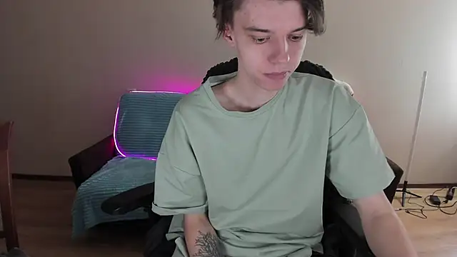 Snapshot of Liam_sexy1 chatting on 01-06-25, 04:58 Liam sexy1 online show from 01-06-25, 04:58