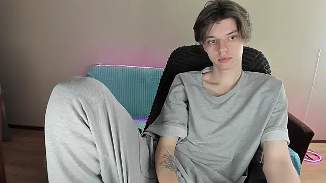 Snapshot of Liam_sexy1 chatting on 02-06-25, 02:04 Liam sexy1 online show from 02-06-25, 02:04