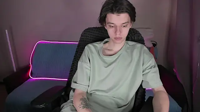 Snapshot of Liam_sexy1 chatting on 02-14-25, 07:33 Liam sexy1 online show from 02-14-25, 07:33