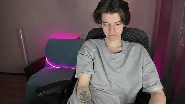 Snapshot of Liam_sexy1 chatting on 03-06-25, 02:08 Liam sexy1 online show from 03-06-25, 02:08