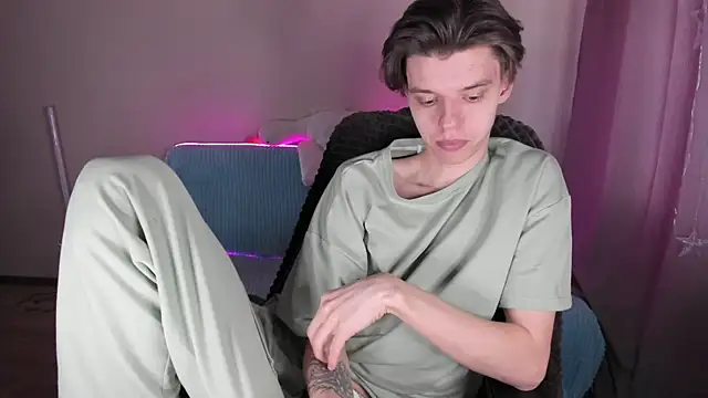 Snapshot of Liam_sexy1 chatting on 03-18-25, 01:20 Liam sexy1 online show from 03-18-25, 01:20