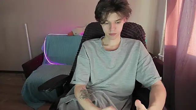 Snapshot of Liam_sexy1 chatting on 03-21-25, 03:24 Liam sexy1 online show from 03-21-25, 03:24