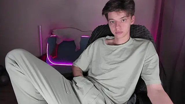 Snapshot of Liam_sexy1 chatting on 10-14-25, 02:18 Liam sexy1 online show from 10-14-25, 02:18