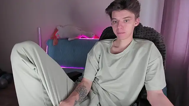 Snapshot of Liam_sexy1 chatting on 10-15-25, 08:25 Liam sexy1 online show from 10-15-25, 08:25