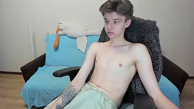 Snapshot of Liam_sexy1 chatting on 10-17-25, 06:27 Liam sexy1 online show from 10-17-25, 06:27