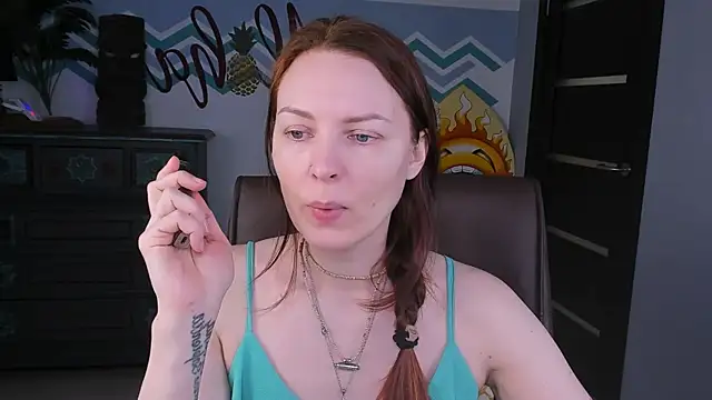 VandaRossi online show from 02-19-25, 05:49