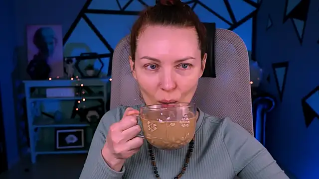 VandaRossi online show from 03-19-25, 05:30