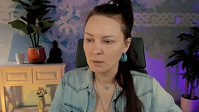 VandaRossi online show from 09-22-25, 08:16