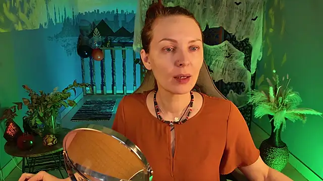 VandaRossi online show from 10-19-25, 05:52