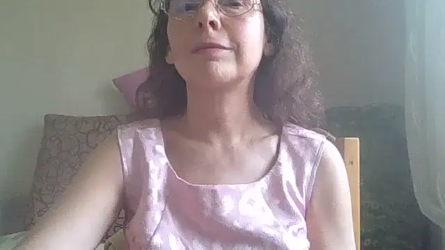 Snapshot of HollyJewel chatting on 05-22-26, 11:49 HollyJewel online show from 05-22-26, 11:49