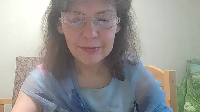 Snapshot of HollyJewel chatting on 06-01-26, 03:47 HollyJewel online show from 06-01-26, 03:47