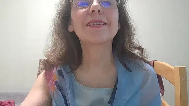 Snapshot of HollyJewel chatting on 06-05-26, 04:56 HollyJewel online show from 06-05-26, 04:56