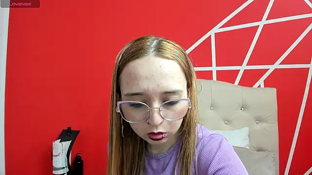 Snapshot of Liaroberts1 chatting on 12-27-24, 12:12 Liaroberts1 online show from 12-27-24, 12:12