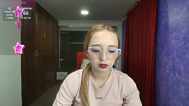 Snapshot of Liaroberts1 chatting on 12-28-24, 12:03 Liaroberts1 online show from 12-28-24, 12:03