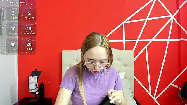 Snapshot of Liaroberts1 chatting on 01-08-25, 12:05 Liaroberts1 online show from 01-08-25, 12:05