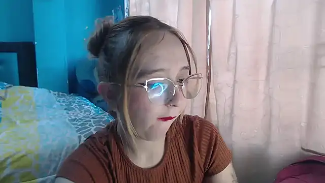 Snapshot of Liaroberts1 chatting on 01-29-25, 12:13 Liaroberts1 online show from 01-29-25, 12:13