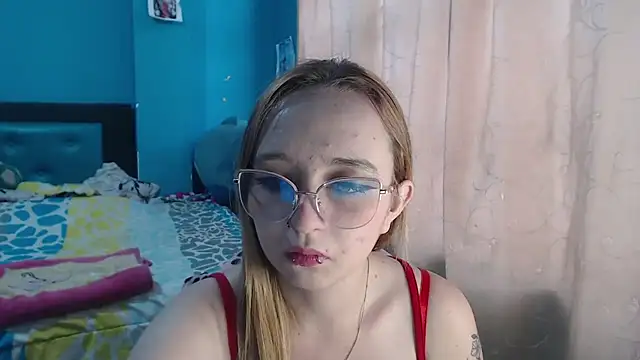 Snapshot of Liaroberts1 chatting on 02-07-25, 12:06 Liaroberts1 online show from 02-07-25, 12:06