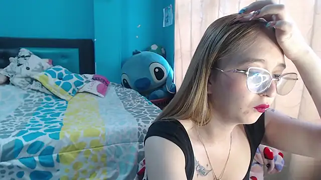 Snapshot of Liaroberts1 chatting on 02-08-25, 12:06 Liaroberts1 online show from 02-08-25, 12:06