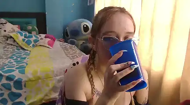 Snapshot of Liaroberts1 chatting on 02-08-25, 09:15 Liaroberts1 online show from 02-08-25, 09:15