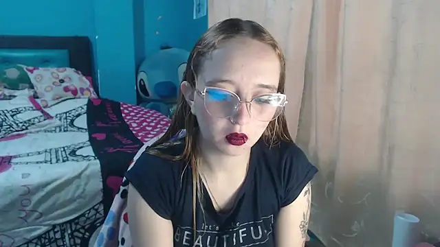 Snapshot of Liaroberts1 chatting on 02-12-25, 12:12 Liaroberts1 online show from 02-12-25, 12:12