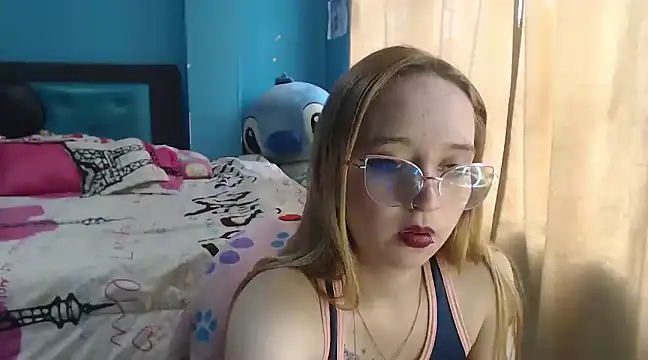 Snapshot of Liaroberts1 chatting on 02-13-25, 06:16 Liaroberts1 online show from 02-13-25, 06:16