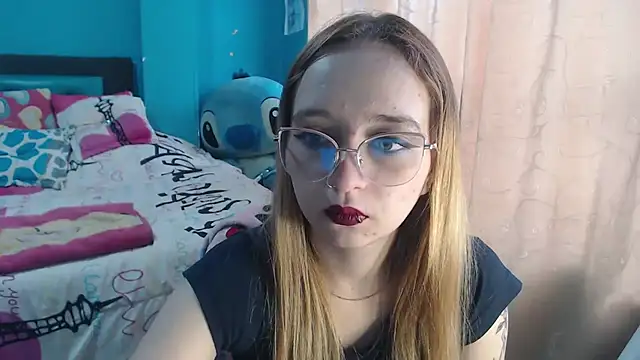 Snapshot of Liaroberts1 chatting on 02-14-25, 12:03 Liaroberts1 online show from 02-14-25, 12:03