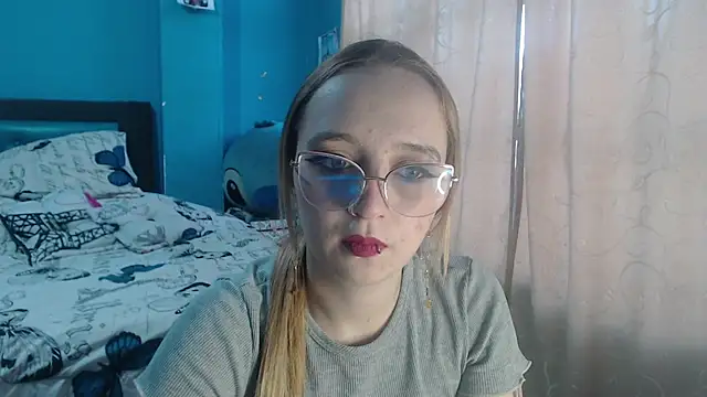 Snapshot of Liaroberts1 chatting on 02-18-25, 11:44 Liaroberts1 online show from 02-18-25, 11:44