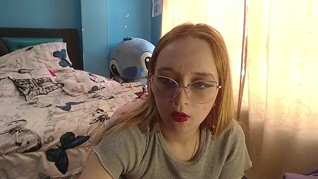 Snapshot of Liaroberts1 chatting on 02-18-25, 02:49 Liaroberts1 online show from 02-18-25, 02:49