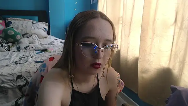 Snapshot of Liaroberts1 chatting on 02-19-25, 06:10 Liaroberts1 online show from 02-19-25, 06:10