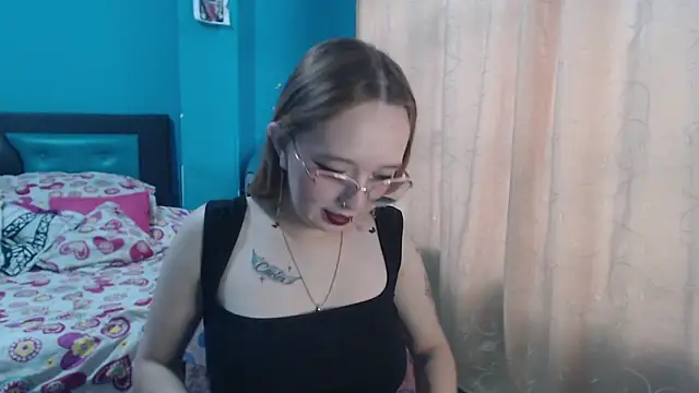 Snapshot of Liaroberts1 chatting on 02-22-25, 12:08 Liaroberts1 online show from 02-22-25, 12:08