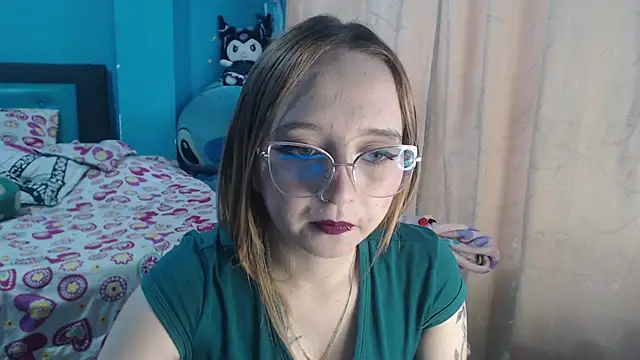 Snapshot of Liaroberts1 chatting on 03-04-25, 11:51 Liaroberts1 online show from 03-04-25, 11:51