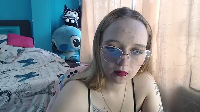 Snapshot of Liaroberts1 chatting on 03-11-25, 11:55 Liaroberts1 online show from 03-11-25, 11:55