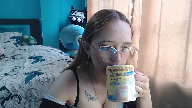 Snapshot of Liaroberts1 chatting on 03-12-25, 12:04 Liaroberts1 online show from 03-12-25, 12:04