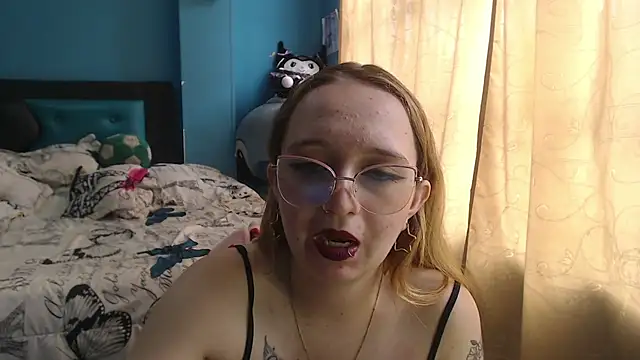 Snapshot of Liaroberts1 chatting on 03-14-25, 03:14 Liaroberts1 online show from 03-14-25, 03:14