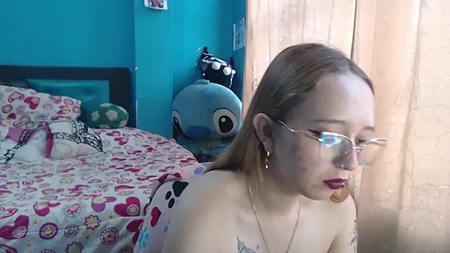 Snapshot of Liaroberts1 chatting on 03-15-25, 12:02 Liaroberts1 online show from 03-15-25, 12:02