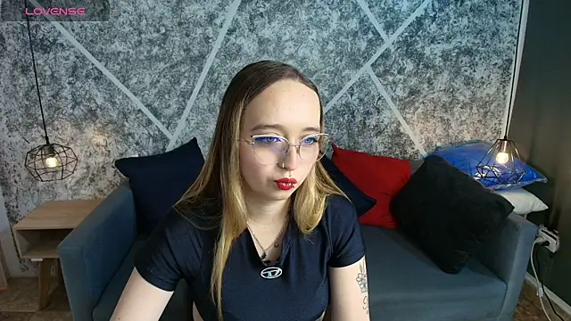 Snapshot of Liaroberts1 chatting on 06-04-26, 02:01 Liaroberts1 online show from 06-04-26, 02:01
