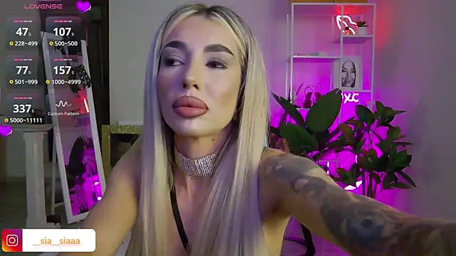 Snapshot of ArianaArianna chatting on 05-19-26, 06:25 ArianaArianna online show from 05-19-26, 06:25