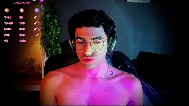 Snapshot of newjeff chatting on 10-12-25, 10:31 newjeff online show from 10-12-25, 10:31