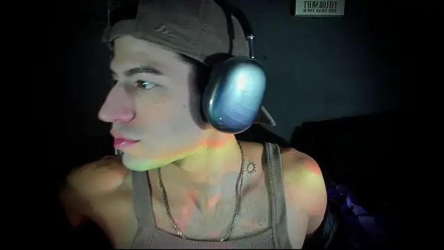 Snapshot of newjeff chatting on 11-10-25, 11:42 newjeff online show from 11-10-25, 11:42