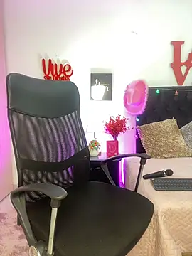 Snapshot of AriannaTorres chatting on 11-18-25, 11:03 AriannaTorres online show from 11-18-25, 11:03