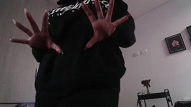 ninaevanss  online show from 04-28-26, 10:26