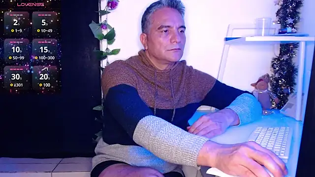 Snapshot of golden_punisher chatting on 12-03-24, 04:58 golden punisher online show from 12-03-24, 04:58