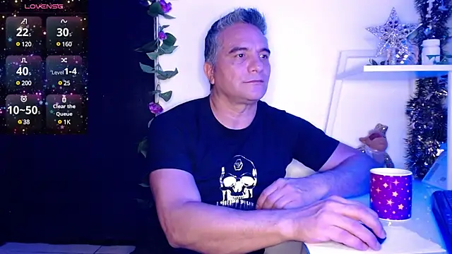 Snapshot of golden_punisher chatting on 12-29-24, 04:05 golden punisher online show from 12-29-24, 04:05