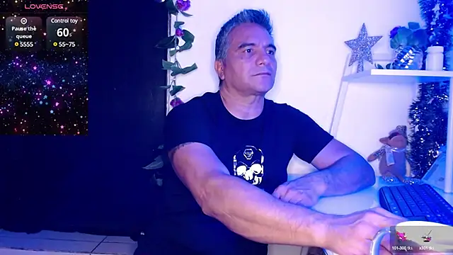 Snapshot of golden_punisher chatting on 12-30-24, 05:26 golden punisher online show from 12-30-24, 05:26