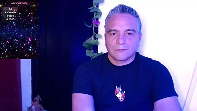 Snapshot of golden_punisher chatting on 01-14-25, 05:30 golden punisher online show from 01-14-25, 05:30