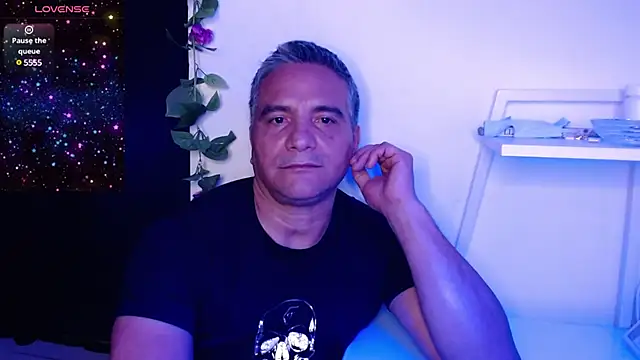 Snapshot of golden_punisher chatting on 01-15-25, 08:09 golden punisher online show from 01-15-25, 08:09