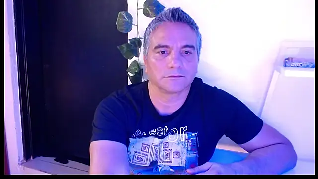 Snapshot of golden_punisher chatting on 02-05-25, 05:41 golden punisher online show from 02-05-25, 05:41