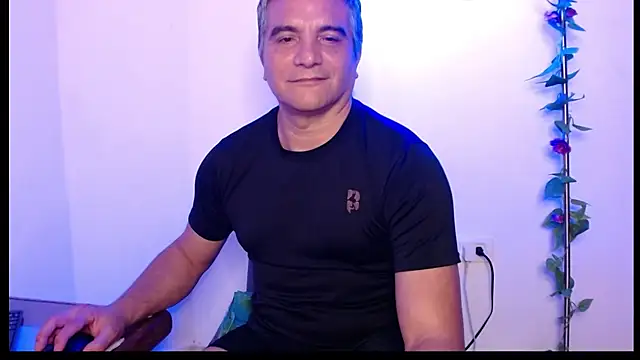 Snapshot of golden_punisher chatting on 02-22-25, 07:34 golden punisher online show from 02-22-25, 07:34