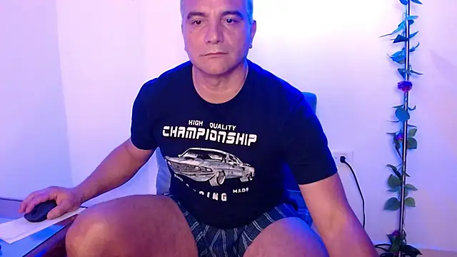 Snapshot of golden_punisher chatting on 03-01-25, 07:41 golden punisher online show from 03-01-25, 07:41